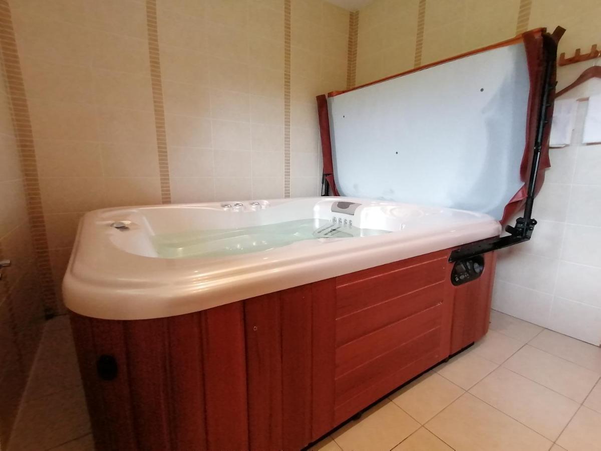 L'Atelier D'Arthur - Gite Chaleureux Avec Jacuzzi. Tenneville Zewnętrze zdjęcie